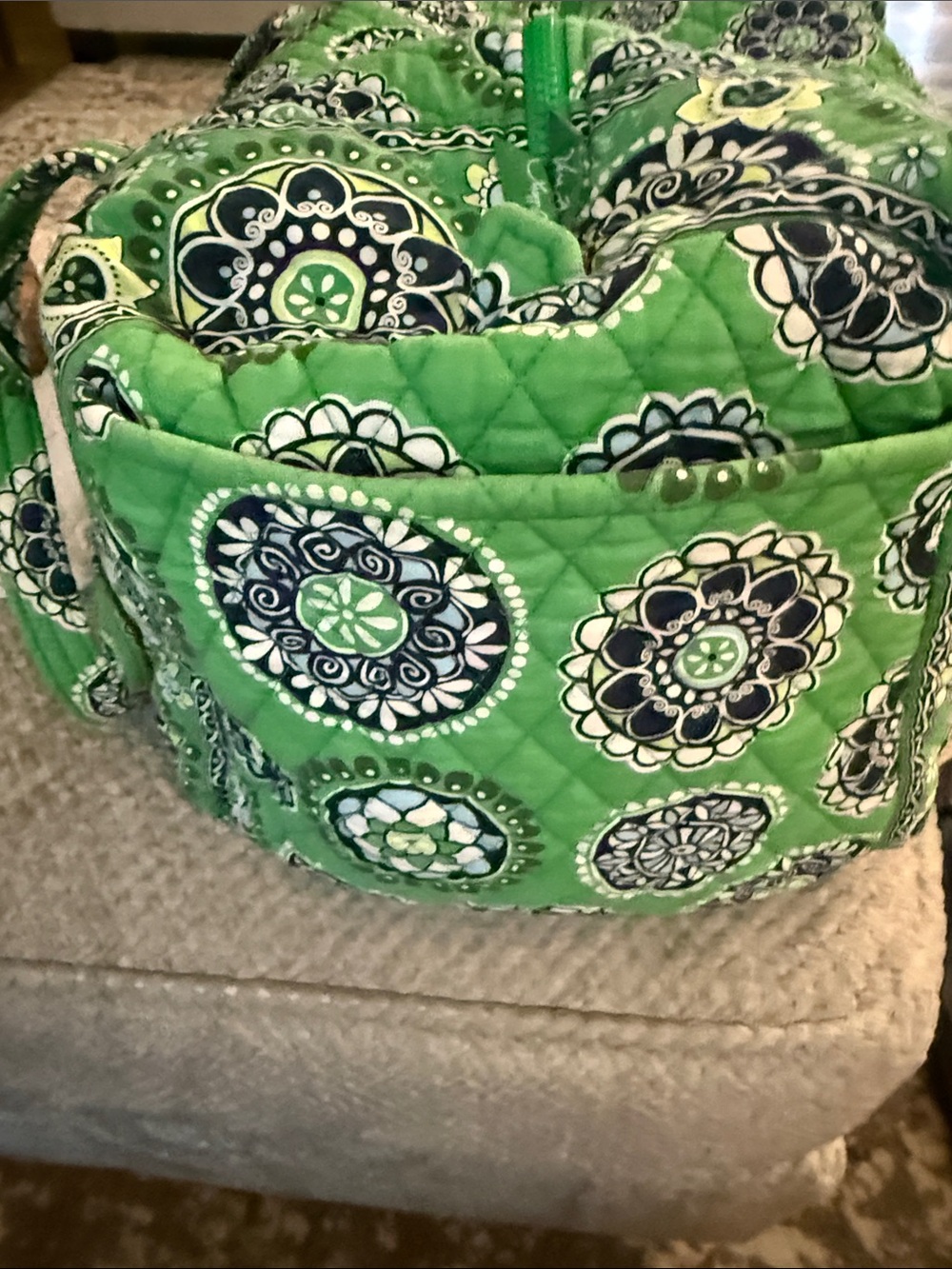 Vera Bradley Green Quilted Floral Medallion Weekender - Picture 4 of 6